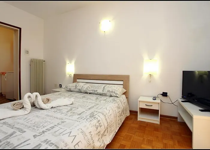 Champagne Vp Hiša za goste 3*